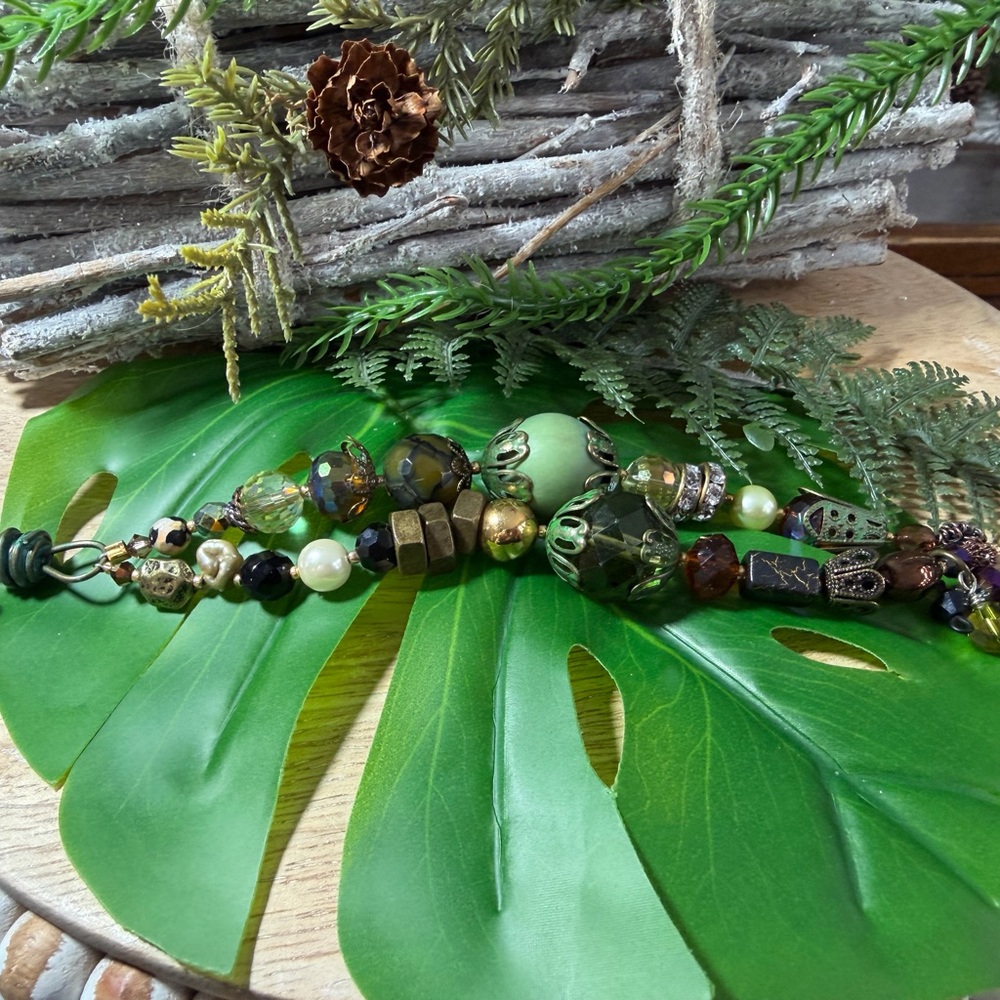 Elegant Green and Gold Beaded Bracelet